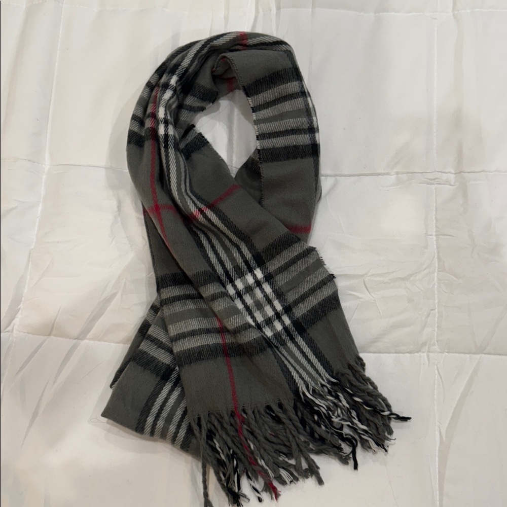 Gray Plaid Scarf with Fringe